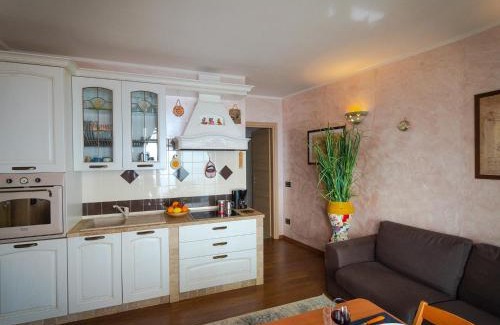 Plassi Apartment | Relaxing Mantegna: Garden Retreat with Lake View & Pool