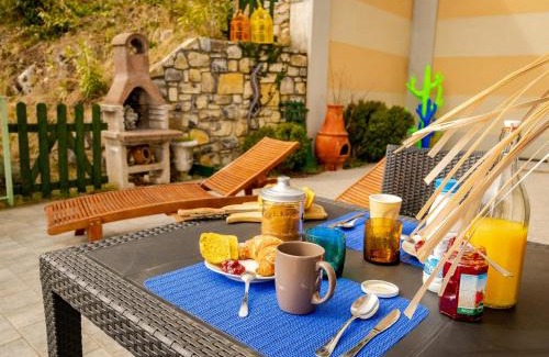 Plassi Apartment | Relaxing Mantegna: Garden Retreat with Lake View & Pool