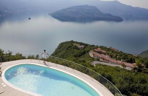 Plassi Apartment | Relax at Mantegna: Garden Oasis with Lake Views & Pool