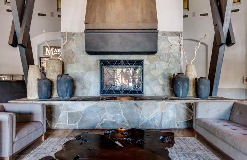 South Pandosy Resort | Relaxing Getaway at Manteo Resort with Ocean Views