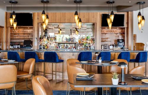 South Pandosy Resort | Relaxing Getaway at Manteo Resort with Ocean Views