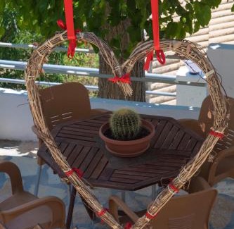 Exanthia Apartment | Family-Friendly Retreat at Manthiata Studios - Guest Rated 9/10