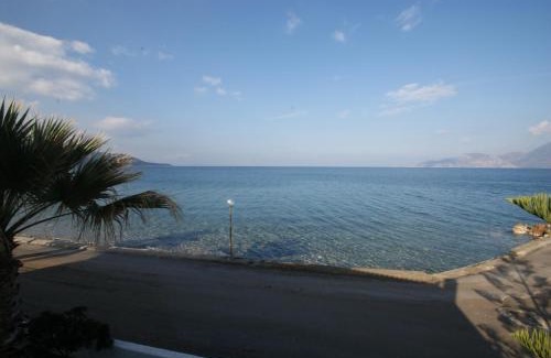 Paralia Kallonis Apartment | Cozy Manthos Sea View: Pet-Friendly with Great Reviews