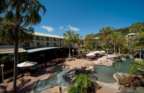 Airlie Beach Resort | Relax at Mantra Club Croc: Oceanfront Getaway Awaits