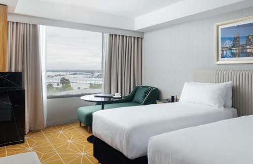 Tullamarine Hotel | Convenient Getaway at Mantra Melbourne Airport with Pool & Spa