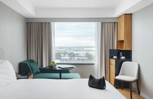 Tullamarine Hotel | Convenient Getaway at Mantra Melbourne Airport with Pool & Spa