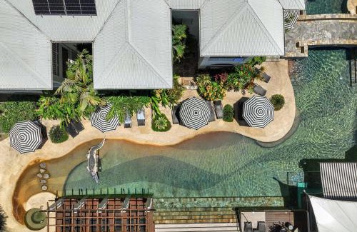 Port Douglas Hotel | Relax at Mantra PortSea: Family-Friendly with Pool & Hot Tub