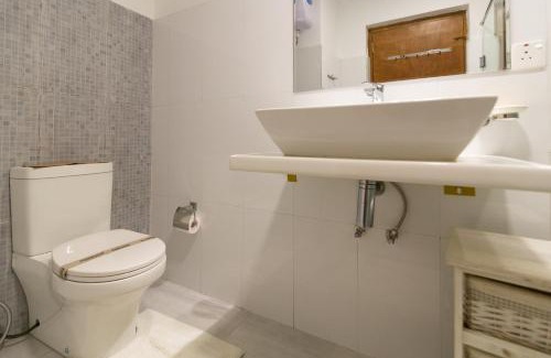 Katukitula Hotel | Experience Comfort at Manuel Manor - Top-Rated 4-Star Stay