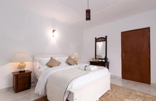 Katukitula Hotel | Experience Comfort at Manuel Manor - Top-Rated 4-Star Stay
