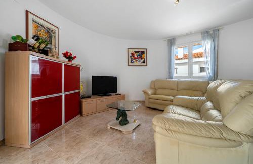 Miami Platja Villa | Pet-Friendly Manuela: Family Retreat with Pool Access