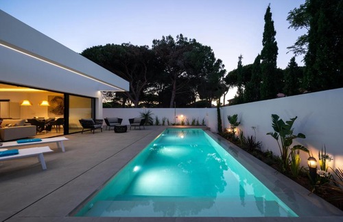 Poblado Sancti Petri Villa | Exceptional Manuela Sea Villa: Oceanfront Retreat Awaits