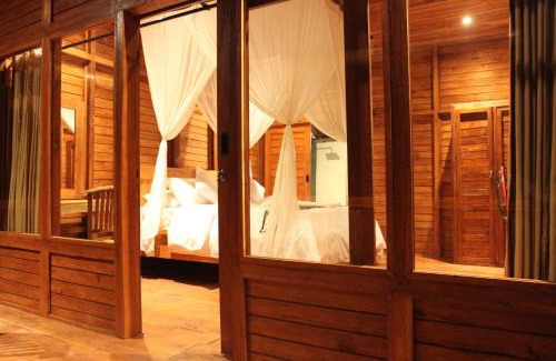Sidemen House | Family-Friendly Getaway at Manuk Dewata Villa - 9.6/10 Rating
