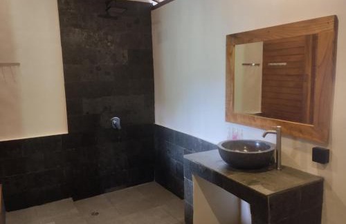 Sidemen House | Family-Friendly Getaway at Manuk Dewata Villa - 9.6/10 Rating
