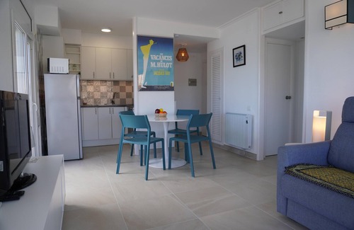 Els Griells Apartment | Discover Manureva C - L'Estartit: Family-Friendly Getaway