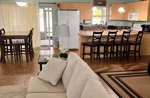 Harbour Heights House | Experience Waterfront Living with Public Boat Ramp & Fishing