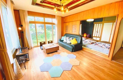 Shiraoi House | Relax at Manyi's Onsen House with Family and Pets