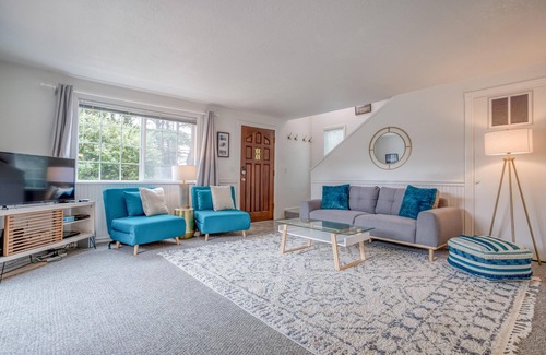 Manzanita House | Manzanita Charm (MCA 125)