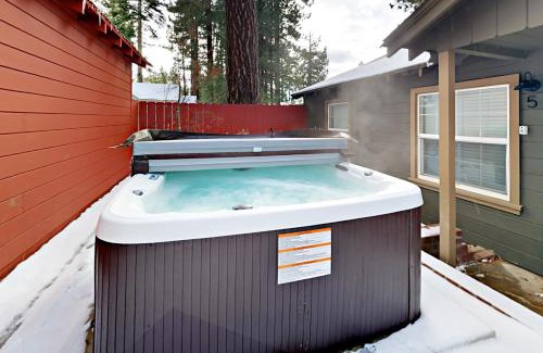 Lakeside Park House | Discover Manzanita Holiday 4: Family-Friendly Retreat