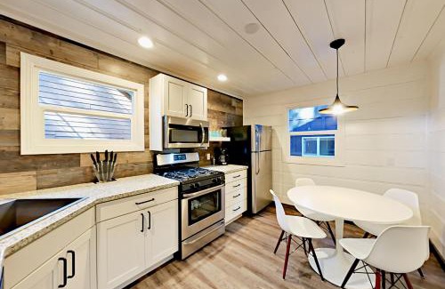 Lakeside Park House | Discover Manzanita Holiday 4: Family-Friendly Retreat