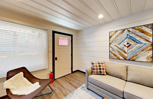 Lakeside Park House | Discover Manzanita Holiday 4: Family-Friendly Retreat