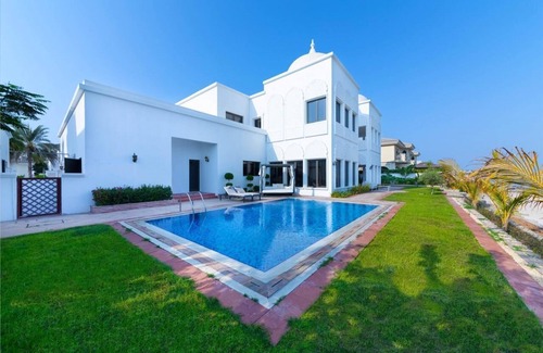Palm Jumeirah Villa | Manzil-6BR Lux Villa with Pvt Pool