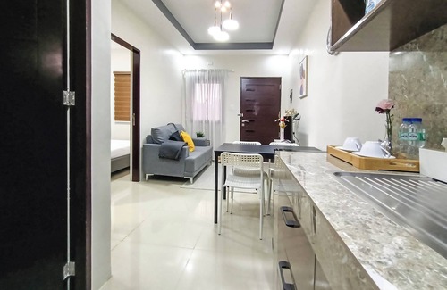 Mabini Apartment | Cozy Manzil Anilao B&B with Kitchen & Breakfast Included
