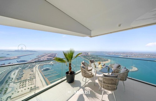 Dubai Marina Apartment | Elegant Manzil: 4-Star Retreat with Sea Views Near Dubai