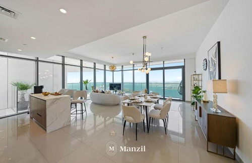 Dubai Marina Apartment | Elegant Manzil: 4-Star Retreat with Sea Views Near Dubai