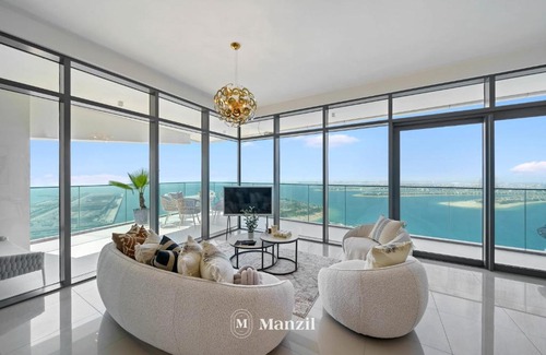 Dubai Marina Apartment | Elegant Manzil: 4-Star Retreat with Sea Views Near Dubai