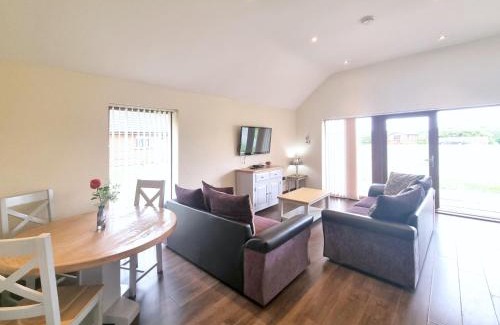 Fitling House | Pet-Friendly Maple 14 with Hot Tub - Rated 10/10 by Guests