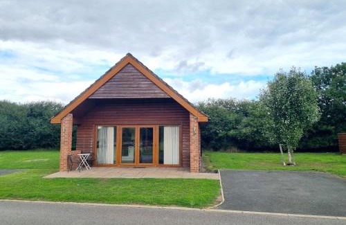 Fitling House | Pet-Friendly Maple 14 with Hot Tub - Rated 10/10 by Guests
