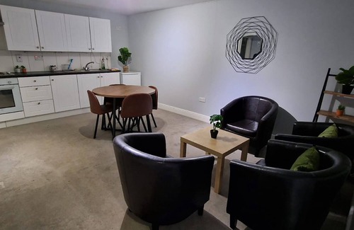 Royston Cottage | Pet-Friendly Getaway at Maple by Paymán Club