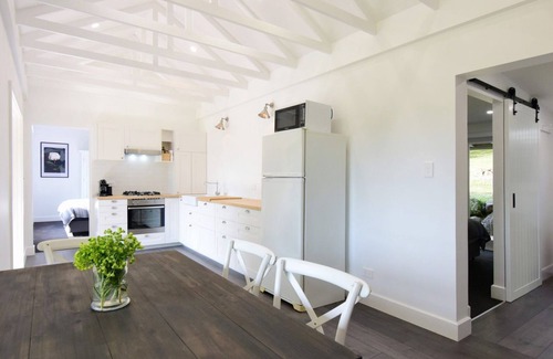 Kangaroo Valley House | Maple Cottage - Guest Rated 9.8 with Pool & Kitchen