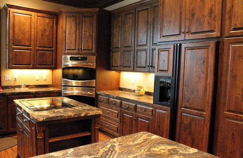 Alexandria House | Maple Drive Lodge: Ideal Retreat for Large Groups & Families