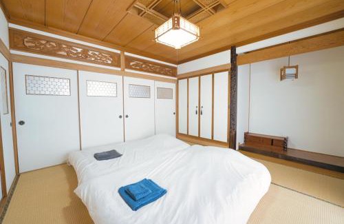 Asahikawa House | Charming Maple Farm: Family-Friendly Retreat with High Ratings
