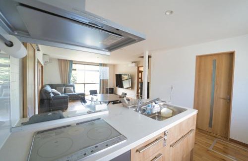 Asahikawa House | Charming Maple Farm: Family-Friendly Retreat with High Ratings