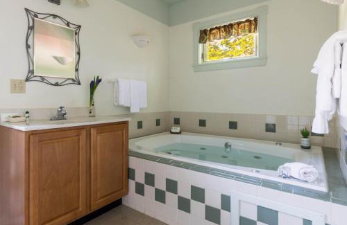 Hallowell Bed & Breakfast | Maple Hill Farm Inn: Guest Rated 9.5 with Spa & Dining