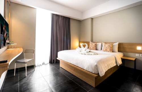 Tanjung Duren Utara Hotel | Cozy Maple Hotel Jakarta: Family-Friendly and Accessible Stay