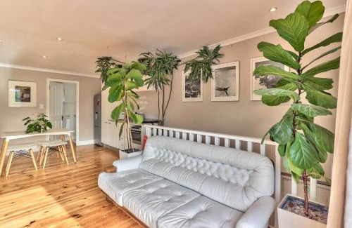 Bergvliet Apartment | Maple Residence: Family-Friendly Retreat with Top Reviews