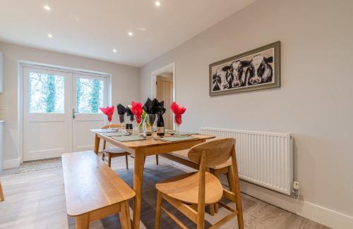 Ebrington House | Maple House: 4-Star Retreat with Pet-Friendly Amenities