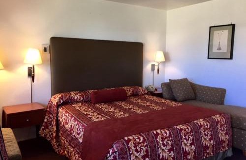Los Banos Hotel | Family-Friendly Maple Inn and Suites in Los Banos