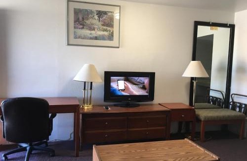 Los Banos Hotel | Family-Friendly Maple Inn and Suites in Los Banos