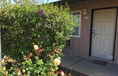 Los Banos Hotel | Family-Friendly Maple Inn and Suites in Los Banos