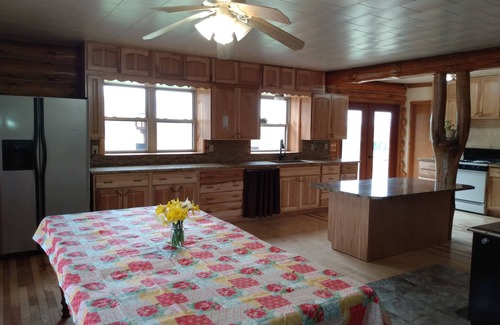 Tustin Cabin | Top-Rated Maple Lane Lake House with Scenic Views and Breakfast