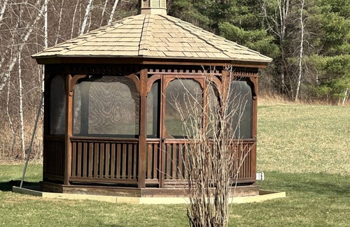 Williston North House | Top-Rated Maple Leaf Acres: Family-Friendly & Pet Welcome