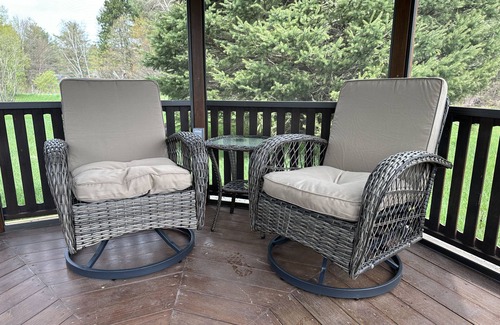Williston North House | Top-Rated Maple Leaf Acres: Family-Friendly & Pet Welcome