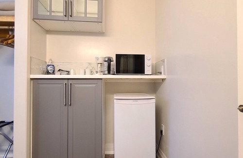 Goderich Hotel | Maple Leaf Motel: Guest Rated 9/10 with Spa & Breakfast