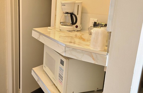 Goderich Hotel | Maple Leaf Motel: Guest Rated 9/10 with Spa & Breakfast
