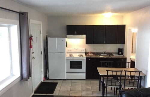 Okanagan-Similkameen Hotel | Top-Rated Maple Leaf Motel & RV Resort with Pool & Breakfast