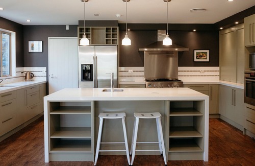 Albert Town House | Maple Lodge: Perfect for Weddings, Families & Ocean Views
